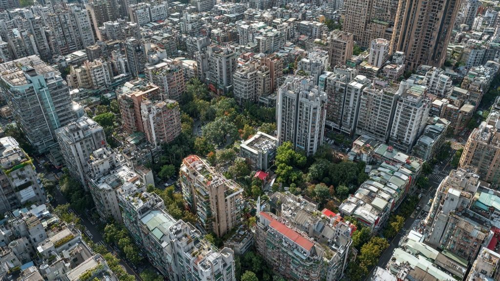 Comment anticiper les évolutions réglementaires pour sécuriser un projet immobilier ?